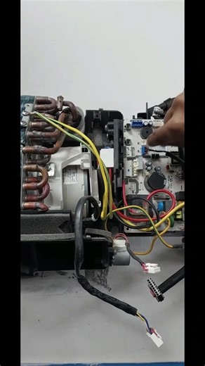 The DE Engineers on Instagram: "E5 Error In Midea Air Conditioner #e5 #error #midea #airconditioner"