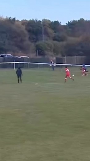 F2Freestylers on Instagram: "FROM THE GOAL LINE! 朗 AND WAIT FOR THE TOP BINS! ️ @kamal.scottmahoney ‍♂️ #football #soccer #sprint #baller #goal #goals"