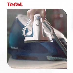 15K views · 116 reactions | С приятелско настроение се грижа за дрехите на цялото семейство. Но към бактериите съм безкомпромисен и унищожавам до 99.9% от тях. Аз съм мощният парогенератор Tefal Pro Express Ultimate Care. Научи повече за мен тук: https://www.tefal.bg/anti-calc | Tefal | Facebook