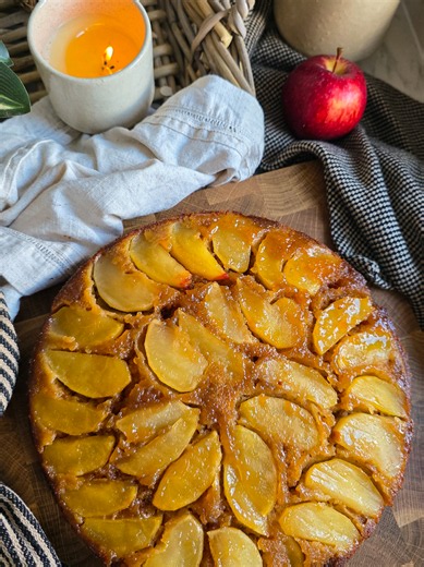 Apple & Ginger Cake Is there anything lovelier than baking a cake on a Sunday? Nothing fiddly or time consuming, but something easy and comforting, something you can have in a big bowl, in front of the telly. This is the cosiest of Sunday bakes. Did you know that there are no dessert recipes in my new cookbook Speedy 10? Just 100 delicious dinners that you can make in under 30 minutes and actually enjoy cooking! To everyone that's bought Speedy 10 and shared what you've been cooking and making i