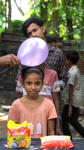 A fun game of popping balloons over your head. 🎈🎊🎈