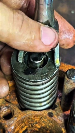 Valve Spring Trick #shorts #MechanicLife #satisfyingfix #motorcyclebuild #restoration