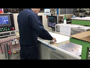 自動テーブル裁断機（曙機械工業）