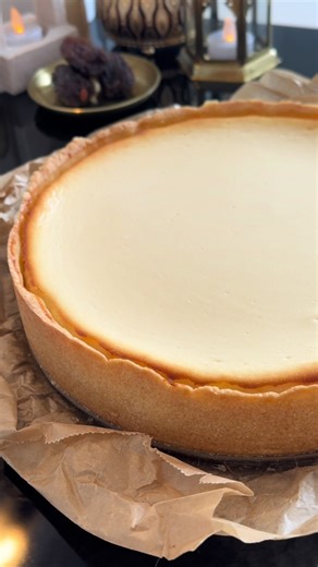 Käsekuchen🍰 Zutaten: Für den Boden: • 250g Mehl • 125g kalte, gewürfelte Butter •1 Ei • 70g Zucker Creme: • 750g Magerquark • 250g Frischkäse Doppelrahm (ich empfehle den von Milbona von lidl) •2 Eier • 200g Zucker •1 pck Vanillezucker • 120ml Sahne •1 Packung Vanillepuddingpulver (ich empfehle hier die Eigenmarke vom Lild Puddingpulver) • 80ml Sonnenblumenöl •250ml Milch •Saft einer halben kleinen Zitrone Zubereitung: Ofen auf 170 Grad aober-Unterhitze vorheizen und stellt eine kleine Schüssel