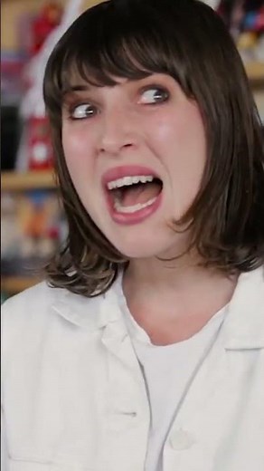 Aldous Harding - Horizon performed for NPR's Tiny Desk