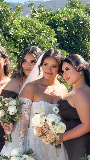 Makana | Wedding & Event Content Creator on Instagram: "The sweetest gift a bride could receive on her wedding day from her bridesmaids, family and husband! 🥹 Every page was filled with beautiful photos and heartfelt letters from everyone that matters most in her life. Vendors: Venue: @ranchoguejitoweddings Planner: @tiffany_everlyandco @everly_andco Photography & Videography: @sherrweddings Content Creator: @unposedpoppies Rentals: @alliespartyequipmentrental Catering: @milanospizzadeli