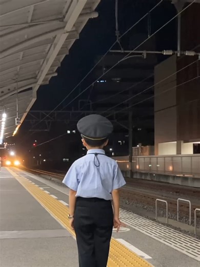 入線ホーンの迫力シーン運転席からのお手振りもありがとうございます#shorts