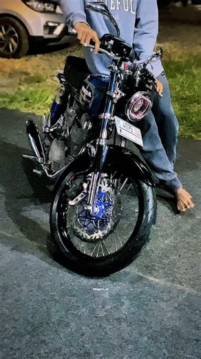 ENGINE_CB BLITAR 📍 on Instagram: "Tutorial parkir aman🥶🦋 Bantu follow dan suport akun kami♻️ @engine_cb #engine_cb #km_colour #cb #hondacb #cb125 #cb125s #cbengine #cbmodifikasi #cbracing #cbracingtouring #cbkontes #cbinspirasi #hondaracing #hondagang #hondagank #hondaisme #herexhits #herex1200m #cbjogja #cbbatam #cbriau #cbkalimantan #cbsumatra #cblampung #cbsulawesi #cbbali #cblombok #cbbandung #cbjakarta #cbsurabaya"