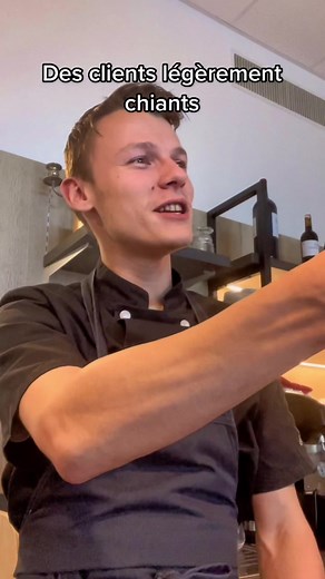 Entre les clients chiants et les menus non compris il y a de quoi passer un mauvais service 😭😭😭