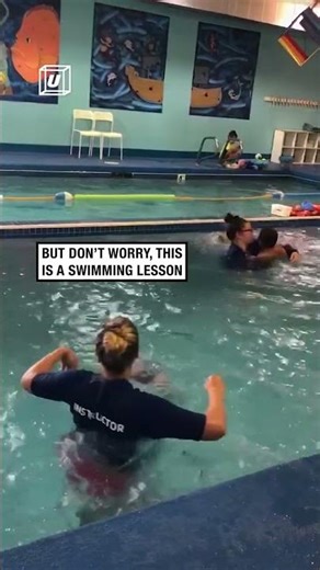 Would you teach your baby how to swim like this? 😳 😮⁠⁠ 🎥 Viralhog