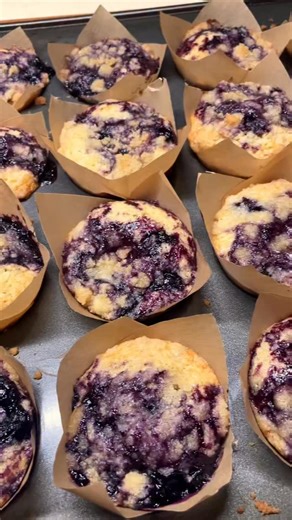 What’s on your baking bucket list this year? 🎄 Full blueberry crumble muffin recipe is at the end 🫶 #blueberrymuffins #baking #christmasbaking #christmas #easyrecipe | Tori and Nessa