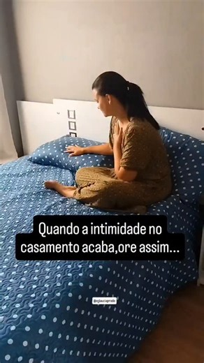 Glaucia Prado | Mentora de Esposas Cristãs on Instagram: "Faz tempo que não tem relação esposa??? 👇🏻👇🏻👇🏻 muitas esposas sofrem com a frieza, distanciamento,brigas e aí não tem relação íntima e o casamento ficando vulnerável ao inimigo como dia em 1 Tessalonicenses Você quer saber como eu oro para me consagrar e ter relação íntima com frequência? Curte aqui 👉♥️ Seja bem vinda ao meu perfil para esposas cristãs 🙌 Eu oro a palavra, sim