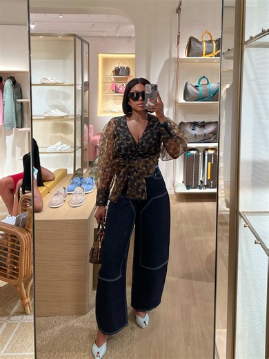 Your sign to visit Marbella 🇪🇸 Marbella, on Spain’s Costa del Sol, is a glamorous resort town known for its stunning beaches, luxurious lifestyle, and vibrant nightlife. Originally a fishing village, it now features upscale boutiques, exquisite restaurants, and exclusive clubs, alongside its charming old town with narrow cobblestone streets and picturesque plazas. Tips for Visiting: 1. Explore the Old Town:Wander through the Casco Antiguo to see historical sites like Orange Square and the Chur