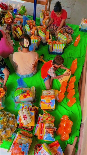 #ဆိုင်ထဲပြည့်နေလို့အပြင်ထွက်လုပ်🤪 #သကြ်န်ကန်တော့ခြင်းများမှာယူနိုင်ပါပြီ