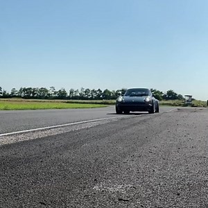 20K views · 1.4K reactions | 4.0L, 4-valves per cylinder, naturally aspirated, air-cooled flat six. With ram-air intakes. To see and hear the full film from @topgear head over to the link in our bio. Thanks to rowan_topgear for this   clip #singervehicledesign #singerreimagined #porsche #porsche911 #porschemoment #everythingisimportant #oxford #topgear | Singer Vehicle Design | Facebook