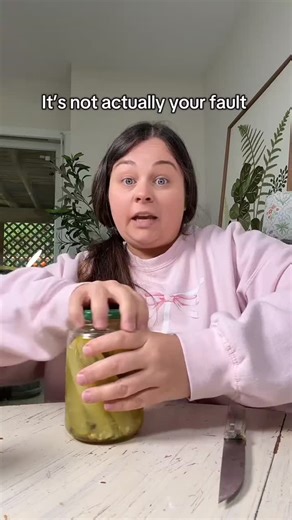 Daisy James on Instagram: "Let’s keep it real—if you're battling stress, cravings, and digestion struggles, you need to check this out… (details below) ✅ Ashwagandha. I was always on edge, but this has been my secret weapon. My mood is much more stable now! ✅ Apple cider vinegar. Thought it was a gimmick, but it’s seriously helped curb my cravings and boost my energy! ✅ A pre, post, and probiotic formula. Your gut health matters! #MentalWellness #HealthyHabits #StressSolutions #newyork This comb