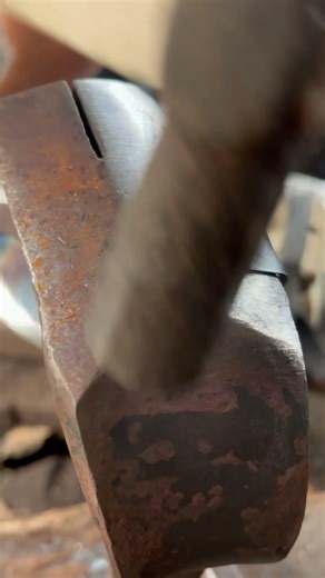 Initial Shaping Process of a Rubber Tapping Knife Using the Folding Technique #blacksmith