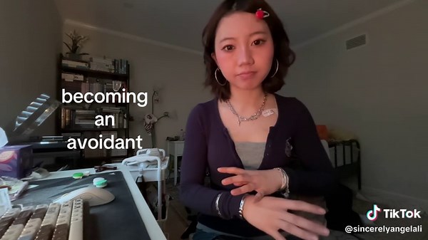 Navigating the Avoidant-Anxious Relationship Dynamic