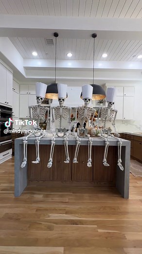 Spooky Halloween Table Decor Ideas to Impress Your Guests