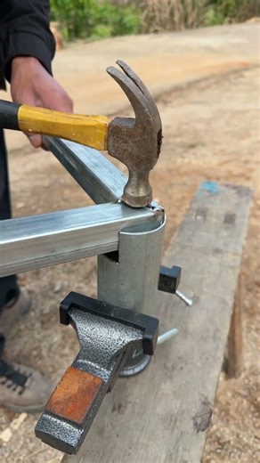 Metal Part Assembly Tutorial, Fixing Structure with Hammer