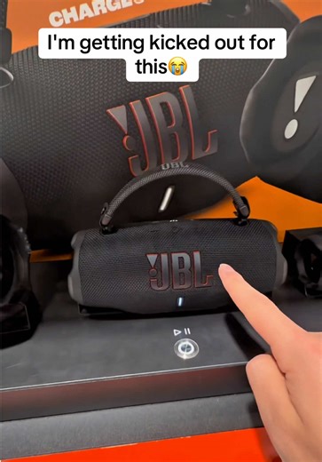 These stores are scamming people #tiktokshopcreatorpicks #tiktokshopblackfriday #jblspeaker #speaker #christmasgifts