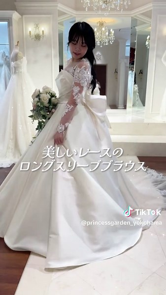 モリノブライズ70周年を記念して作られた カンタベッラさんとのコラボドレス✨ ロングスリーブやオフショルダーで大変身します💫 . 👗…03012476 size...7FT 📞…045-681-3152 . #ウェディングドレス #カンタベッラ #cantabella #ドレス選び