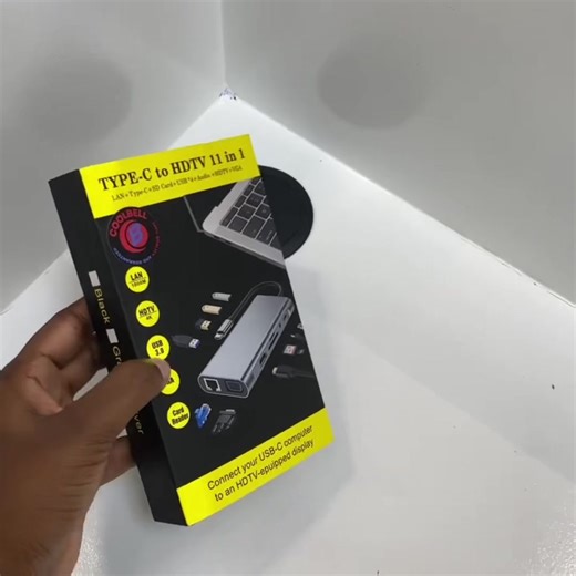 Transformez un simple port USB-C en une centrale multifonction grâce à cet adaptateur 11-en-1 ultra-complet ! ⚡ Conçu pour les ordinateurs, tablettes et smartphones compatibles, il vous permet de tout connecter : écran, clé USB, carte mémoire, casque, réseau, et bien plus encore. 💻 Caractéristiques Techniques : • 🔌 Ports inclus : - 1× HDMI 4K UHD (jusqu’à 3840×2160 @ 30Hz) - 1× VGA (jusqu’à 1080p HD) - 3× USB 3.0 (transfert rapide jusqu’à 5Gbps) - 2× USB 2.0 (clavier, souris, clé USB, etc.) - 