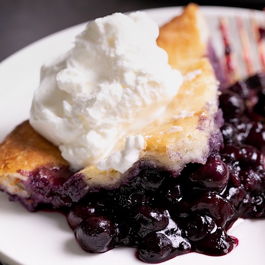 This easy Gluten Free Blueberry Cobbler is the perfect summer dessert for your Fourth of July cookout or BBQ! 🇺🇸🎆 https://glutenfreeonashoestring.com/gluten-free-blueberry-cobbler/ #blueberrycobblerrecipe #summerdessert #glutenfreedessert #FourthofJuly2024 #July4th2023 #glutenfreeeats | Gluten Free on a Shoestring