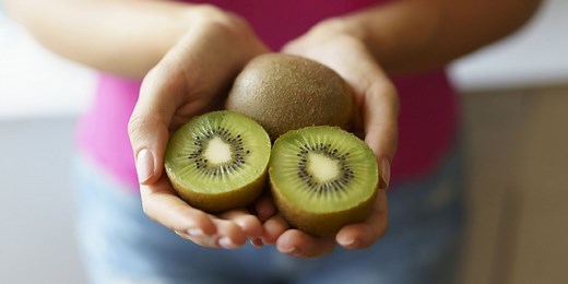 The Simple 3-Step Method for Picking Ripe Kiwifruit