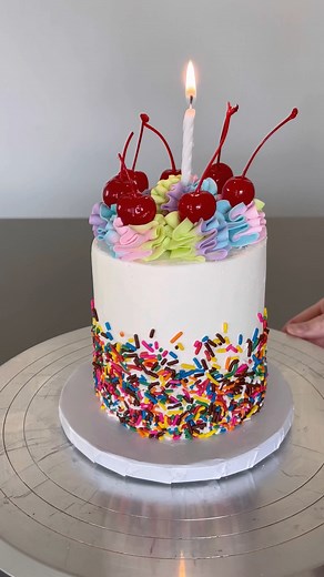 Easy smash cake! ft Costco Muffins! Hear me out. First of all, I DID NOT LEAVE THE STICKS IN!!!! Everyone freaked out over that on IG. It stabilized the cake so I could frost. Second, We can all agree Costco muffins are delish, right? Let’s say you are in a rush and/or don’t want to bake. This is the easiest hack to make a smash cake in under an hour. | Neurotic Mom