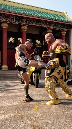 Practicing Low Kicks | Muay Thai Padwork (Speed & Power) 🥷