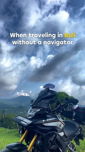 I ask the locals for the best trails and viewpoints in the area. So, for the first half of the journey, I follow the navigator to a certain point, then I turn it off and immerse myself in the surroundings. I dissolve into it and find incredible places where maybe only a few tourists have ever been. In those moments, I start to understand what Bali truly is. You need to travel a long way to grasp the essence of the island. Simply arriving in Canggu or Ubud is not enough to experience Bali. Моё лю