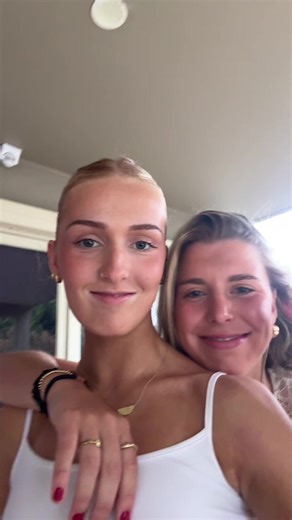 wizzer.fizzers (@wizzer.fizzers)’s videos with original sound - 2000s pop hits