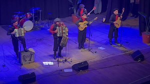 7.4K views · 617 reactions | Monchito Merlo en vivo en el Teatro 3 de...