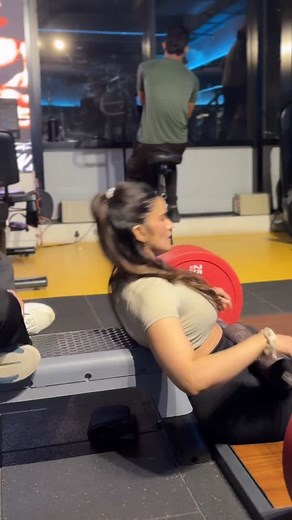 Light weight buddy🏋🏼‍♀️ . . . . . . . . . Weight lifting, gym workout, gym training, hipthrust, glutes workout, glutes, lifestyle, fitness, diet , healthy diet, collaboration, shoot | MuktiWellbeing