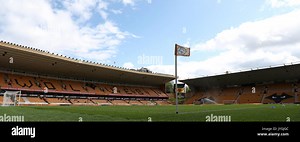 A general view of the Molineux stadium, Wolverhampton. PRESS ASSOCIATION Photo. Picture date: Saturday August 19, 2017. See PA story SOCCER Wolves. Photo credit should read: Chris Radburn/PA Wire. RESTRICTIONS: No use with unauthorised audio, video, data, fixture lists, club/league logos or "live" services. Online in-match use limited to 75 images, no video emulation. No use in betting, games or single club/league/player publications Stock Photo - Alamy