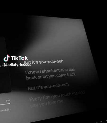 Ariana Grande's 'Problem' Lyrics Video