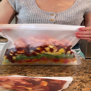 🌟[FREE CLASS]🌟 12 Clean Eating Freezer Meals! BONUS: Everyone who attends will receive a copy of my printable recipes, shopping list, and freezer meal labels so you can make them too! 📋 These easy and healthy meals can be quickly assembled and frozen for months, making your life easier. Hey! I'm Kelly, mom of 5 and freezer-cooking expert, from The Family Freezer and I want you to join me for a 12 Clean Eating Freezer Meals online cooking class. 👩‍🍳 ✅ Save Time ⠀⠀⠀⠀⠀⠀⠀⠀⠀ ✅ Save Money ⠀⠀⠀⠀⠀⠀⠀