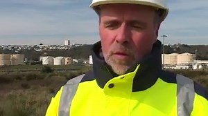 Amoco Cadiz : que sont devenus les déchets 42 ans après la marée noire ? Il y a 40 ans, le 16 mars 1978, l'Amoco Cadiz, pétrolier américain sous pavillon libérien, s'échouait près des côtes bretonnes en face du port de Portsall (Finistère) et déversait plus de 220.000 tonnes de pétrole brut dans la mer. On estime à 265 000 tonnes la quantité de déchets engendrée par la marée-noire de l’Amoco-Cadiz. Une partie sont encore là. | TOP FM Mauritius