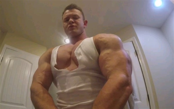 肌肉男Daniel Carter