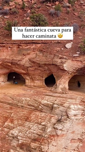 Una fantástica cueva para hacer caminata en USA 🇺🇸 Esta maravillosa cueva se encuentra al norte de Kanab del lado derecho de la autopista 🤩 Es una caminata bastante corta pero podrás disfrutar de sus hermosas vistas 😍 📍Sand Caves, Kanab, Utah ¿Te gustaría recorrerla? 👇🏼 🎥:@ericandbrooktravel annn_adventures @jimmynomad @wakeupntrvl @highwayhoosiers | Wanderlust Maps