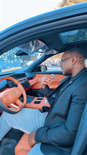 Prix Achat Transport : 15.500.000F / 25.800$ Changan Qiyuan (Nevo) Q07 2025 – 145 Honor Type • Année : 2025 • Type de véhicule : SUV compact / moyen (5 portes, 5 places) • Énergie : Plug-in Hybrid (hybride rechargeable) • Moteur thermique : 1.5L, 98 ch (L4) • Moteur électrique : 224 ch • Puissance maximale : 237 kW • Transmission : E-CVT • Vitesse maximale : 180 km/h • 0 à 100 km/h : 7,36 secondes ⚡ Options et équipements probables (non listés dans le document) : • Toit panoramique ou ouvrant él