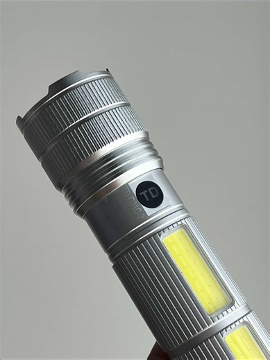 Potencia que se nota 🔦 La linterna LED recargable TD C31C te acompaña en casa, el trabajo o cualquier aventura. ✔️ Luz ultra potente con zoom ✔️ Recargable por USB ✔️ Cuerpo metálico resistente ✔️ Ideal para camping y emergencias No te quedes a oscuras. 💡 👉 Comprala hoy y llevá luz a donde vayas. #linterna #linternaled #camping #emergencias #herramientas