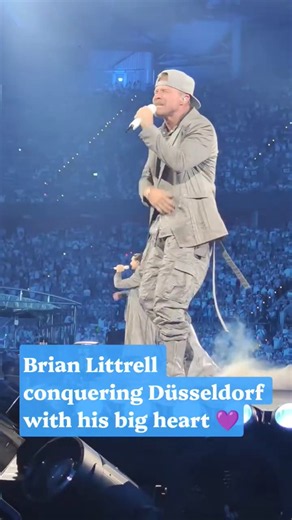 Brian Littrell melts our hearts with this ✨ Düsseldorf 6-10-2026💘 #backstreetboys #bsb #brok