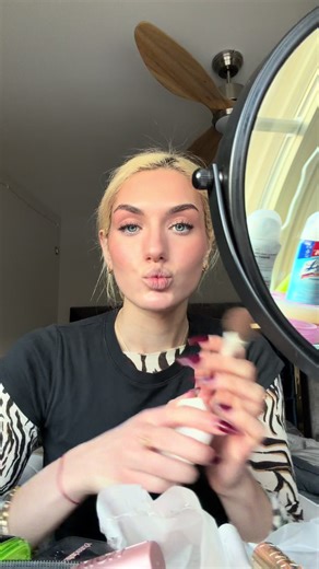 Unique Makeup Tutorial for the Bored