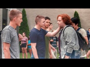 Questi bulli non sanno che il ragazzo grasso si allena con il campione di pugilato