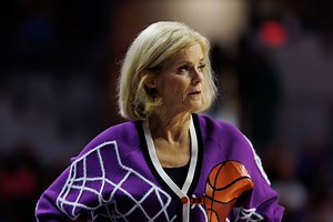 "Pat Summit just grabbed me one night": Kim Mulkey says Tennessee Legend helped her be more compassionate with mothers