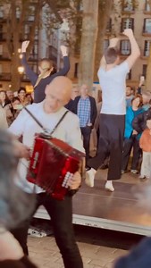 ✨ Saturday vibes & the body knows it! ✨ 🎶 Let me tell you about Trikitixa, a true Basque party starter! 🪗 Trikitixa is a traditional Basque musical style centered around the diatonic button accordion — fun, lively, and impossible not to dance to! 💥 Its upbeat rhythm and catchy melodies have been a staple at celebrations, festivals, and local gatherings across the Basque Country for generations. 🎉🪩 Whether paired with tambourines or woven into modern fusion sounds, it always brings joy and e