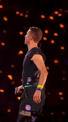 Sometimes you just have to dedicate 'Fix You' to @coldplay and get on with your life. 1,073 Full HD | Fix You - Coldplay | Live in Ahmedabad 2025 39.5K #Coldplay #Coldplay Concert #ChrisMartin #ColdplayLive #FixYou