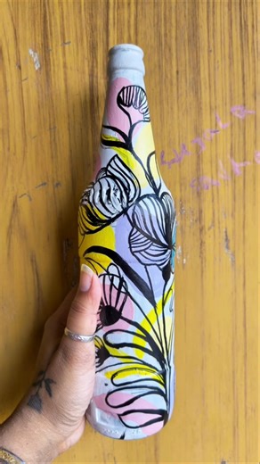 DIY Abstract Floral Bottle Art | Easy Glass Bottle Painting #shorts #bottleart #floraldesign #viral